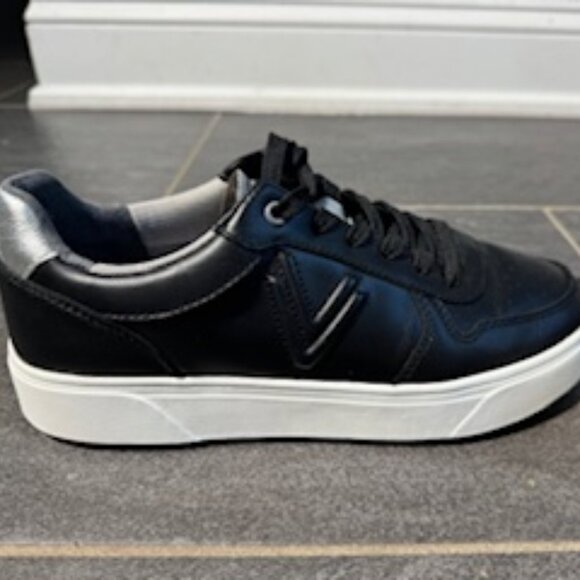 Vionic Black Sneakers - Picture 6 of 7